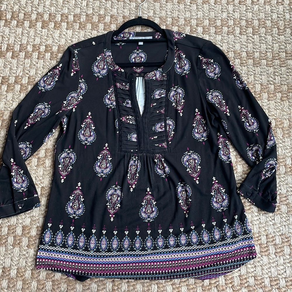 Daniel Rainn split neck top